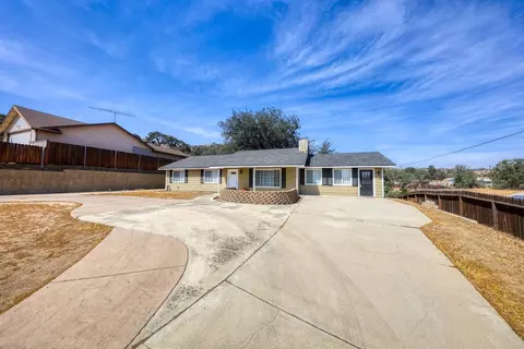 21201 Carriage Dr, Tehachapi, CA 93561 photo 4