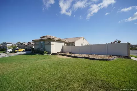 1227 Miranda Ct, Tehachapi, CA 93561 photo 2
