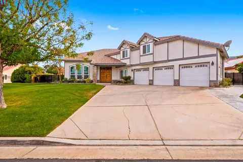 5632 Crest Dr, Palmdale, CA 93551 photo 2