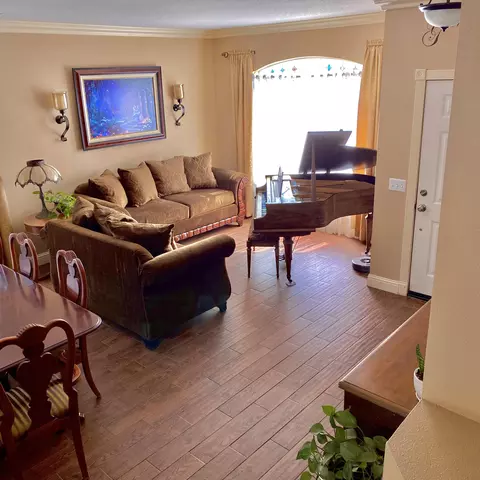 117 Brentwood Dr, Tehachapi, CA 93561 photo 2