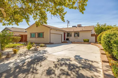 44527 Lowtree Ave, Lancaster, CA 93534 photo 2