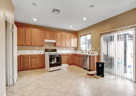 1763 Ivesbrook St E, Lancaster, CA 93535 photo 4