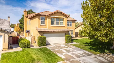 45611 Sterling St, Lancaster, CA 93534 photo 2