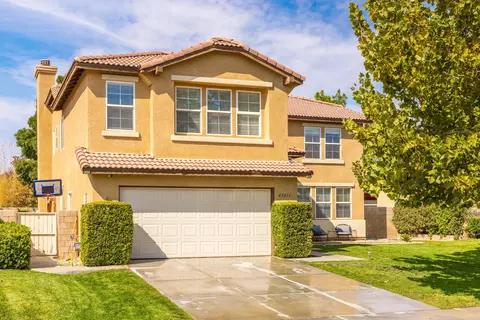 45611 Sterling St, Lancaster, CA 93534 photo 1