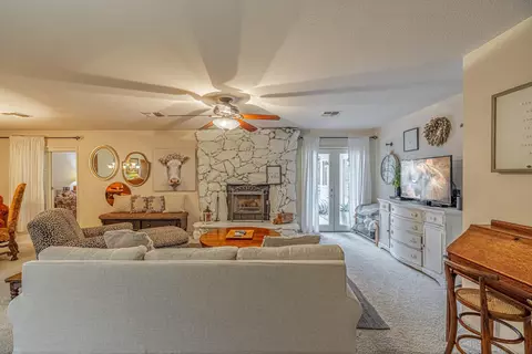 42954 Sachs Dr, Lancaster, CA 93536 photo 6
