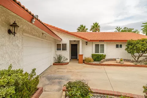 42954 Sachs Dr, Lancaster, CA 93536 photo 2