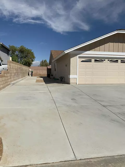 2803 Calandri Ln, Lancaster, CA 93536 photo 2