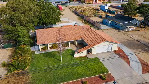 43530 7th St E, Lancaster, CA 93535 photo 2