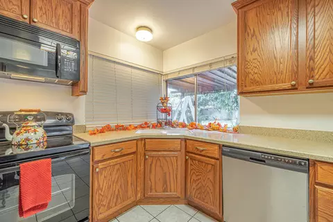 1036 Caperton St, Lancaster, CA 93535 photo 3