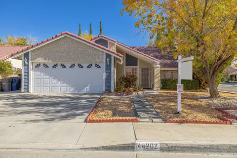 44202 Olympus Dr, Lancaster, CA 93536 photo 1