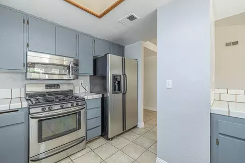44202 Olympus Dr, Lancaster, CA 93536 photo 12