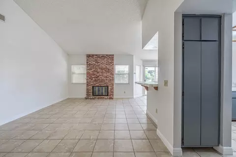 44202 Olympus Dr, Lancaster, CA 93536 photo 6