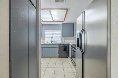 44202 Olympus Dr, Lancaster, CA 93536 photo 11
