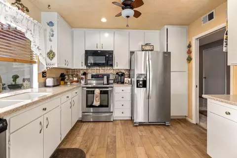 37953 28th St E, Palmdale, CA 93550 photo 8