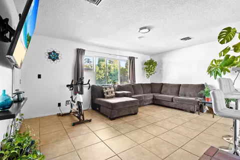 39014 Ocotillo Dr, Palmdale, CA 93551 photo 2