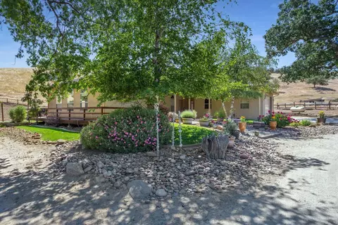 19510 Banducci Rd, Tehachapi, CA 93561 photo 4