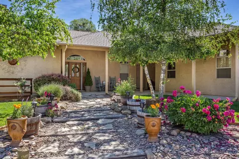 19510 Banducci Rd, Tehachapi, CA 93561 photo 2