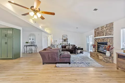 25600 Jacaranda Dr, Tehachapi, CA 93561 photo 6