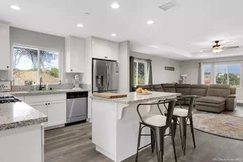 20912 Carriage Dr, Tehachapi, CA 93561 photo 12
