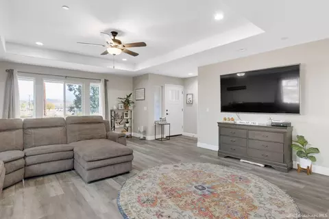 20912 Carriage Dr, Tehachapi, CA 93561 photo 8