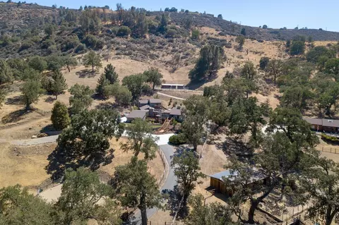 30200 Sunland Way, Tehachapi, CA 93561 photo 2