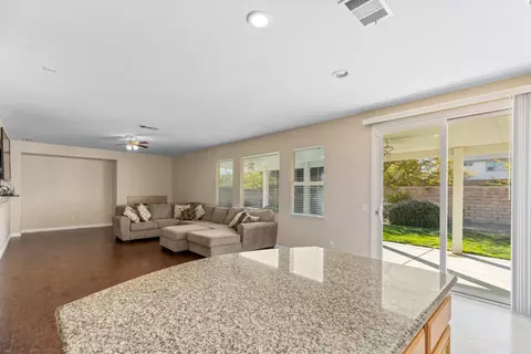 4424 Jonathon St, Lancaster, CA 93536 photo 9