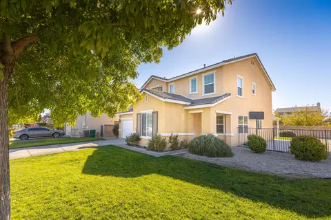 4424 Jonathon St, Lancaster, CA 93536 photo 2