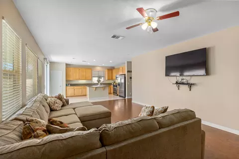 4424 Jonathon St, Lancaster, CA 93536 photo 13