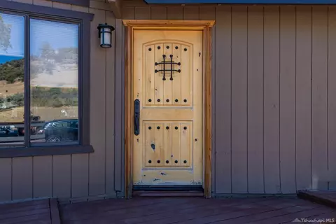 24141 Jacaranda Dr, Tehachapi, CA 93561 photo 2