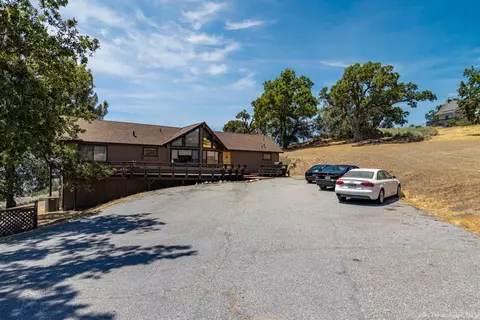 24141 Jacaranda Dr, Tehachapi, CA 93561 photo 3