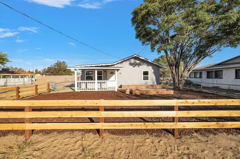43524 7th St E, Lancaster, CA 93535 photo 2