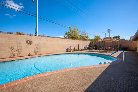 43946 Fenner Ave, Lancaster, CA 93536 photo 2