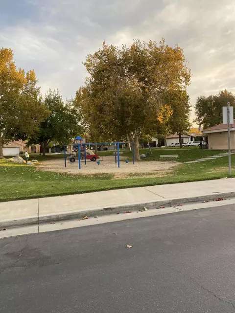 2155 Bramble Ln, Palmdale, CA 93550 photo 16