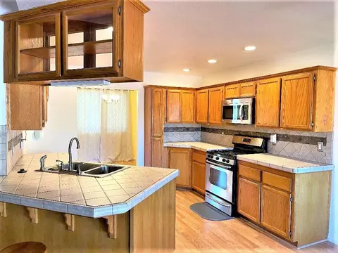 21209 Ridgeway Dr, Tehachapi, CA 93561 photo 4
