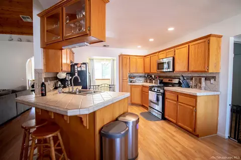 21209 Ridgeway Dr, Tehachapi, CA 93561 photo 5