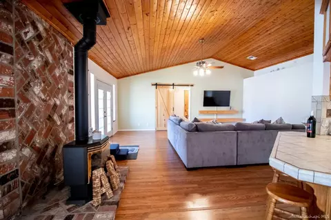 21209 Ridgeway Dr, Tehachapi, CA 93561 photo 16