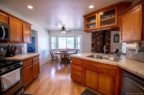 21209 Ridgeway Dr, Tehachapi, CA 93561 photo 8