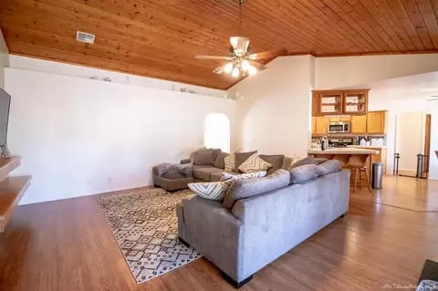 21209 Ridgeway Dr, Tehachapi, CA 93561 photo 17