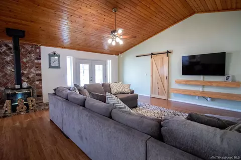 21209 Ridgeway Dr, Tehachapi, CA 93561 photo 14
