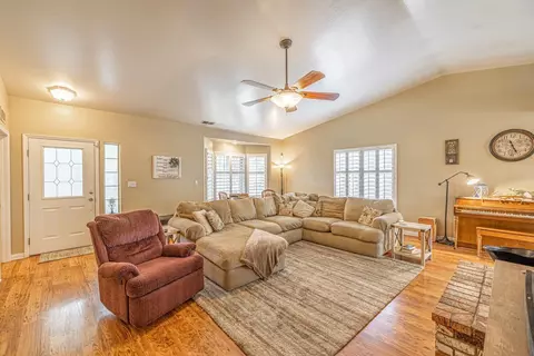 18041 Bold Venture Dr, Tehachapi, CA 93561 photo 5