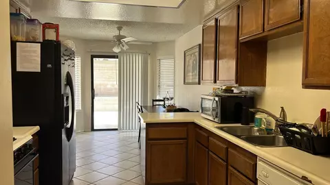 37050 32nd St E, Palmdale, CA 93550 photo 2