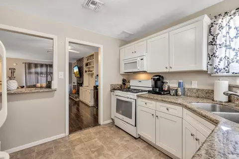 38720 12th St E, Palmdale, CA 93550 photo 4