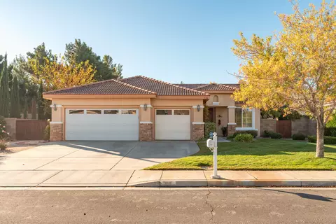 328 Bogie St, Palmdale, CA 93551 photo 1