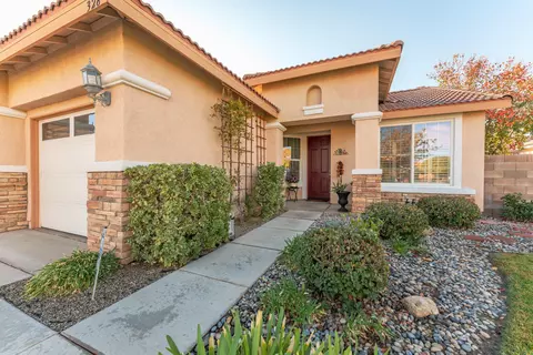 328 Bogie St, Palmdale, CA 93551 photo 2