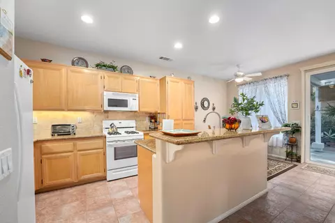 328 Bogie St, Palmdale, CA 93551 photo 5
