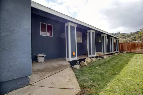 21950 Berne St, Tehachapi, CA 93561 photo 2