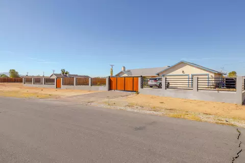 12728 Running Deer Rd, Apple Valley, CA 92308 photo 3