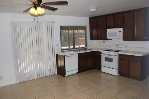 620 Ave J5 E, Lancaster, CA 93535 photo 2