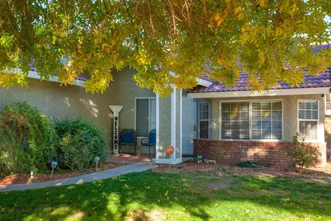 43708 16th St E, Lancaster, CA 93535 photo 2