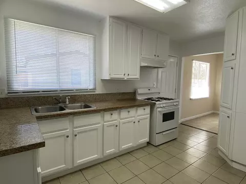 332 Kildare St E, Lancaster, CA 93535 photo 7